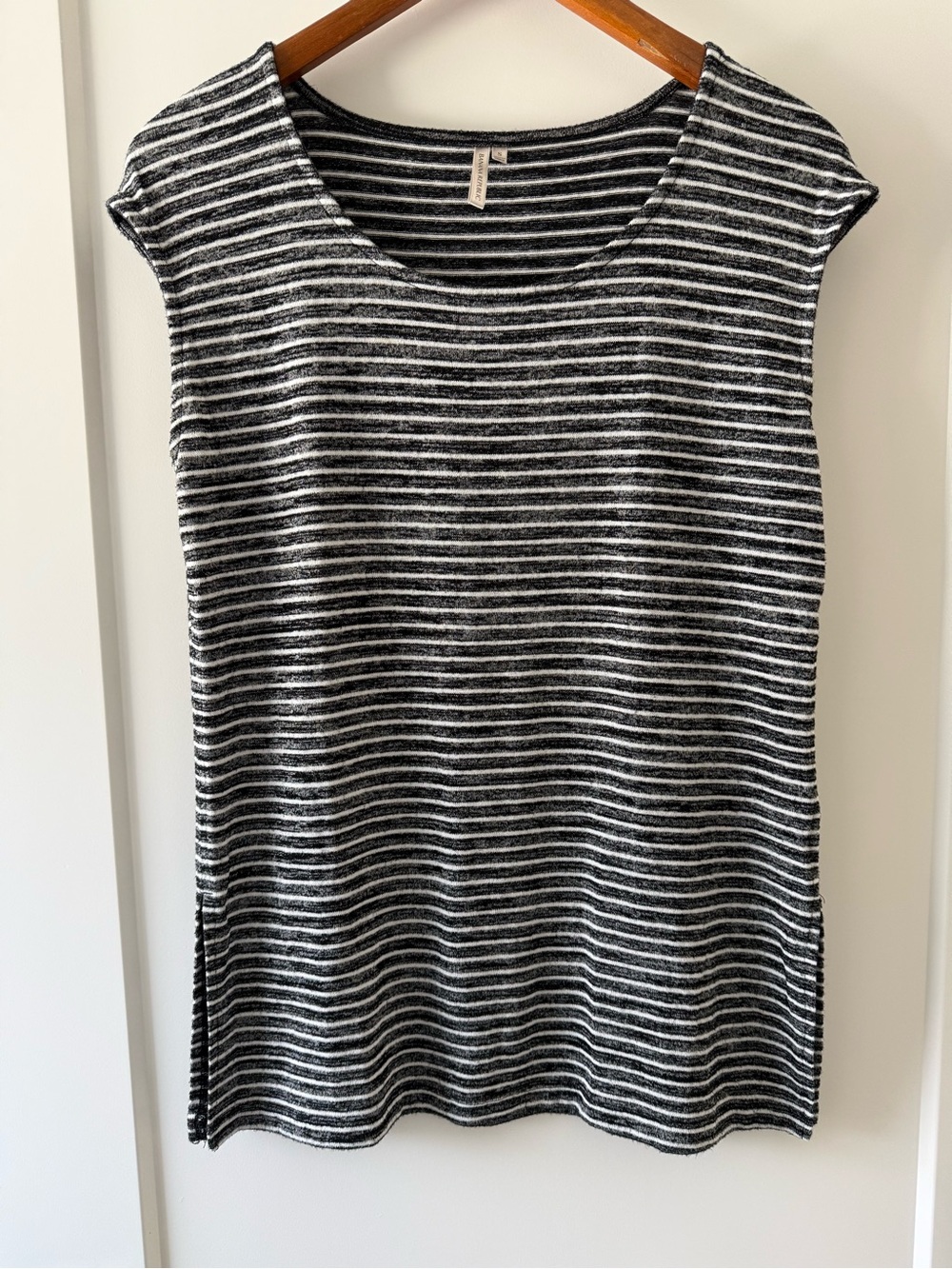 Banana Republic The Signature Tee Striped Cap Sleeve Top Size Small Black White